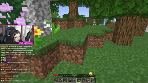 Nátálka se učí minecraft