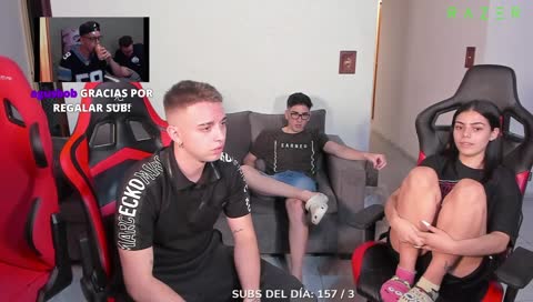 mira como lo mira