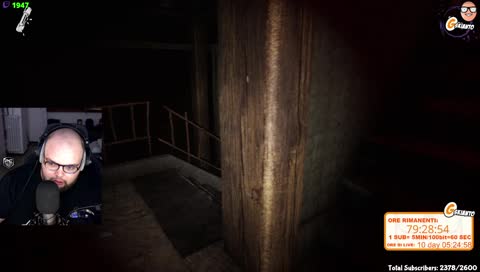 Maestro si spaventa per un peto