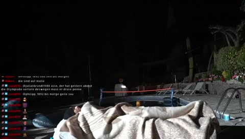 Asso bekommt Besuch von einer Katze OMEGALUL