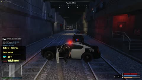 ALED y a des hommes armés, ah non c'est le SWAT