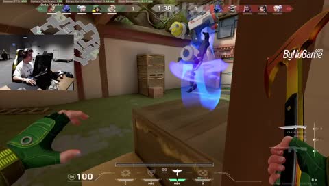 bu adamın şakası yok