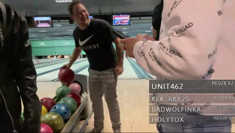 Bollo místo koule hází sebou