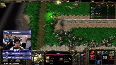 autister i baggrunden monkaS