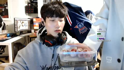 중국과일(?) 드시는 엘카님