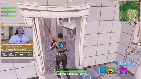 tie prvé dvere sú zabugovené XD (kupujte skiny aby opravili dvere)