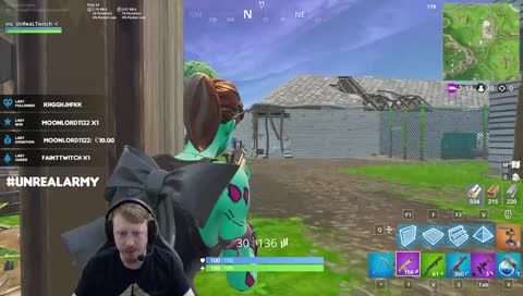 DEr Verrückte mit demGeschütz!