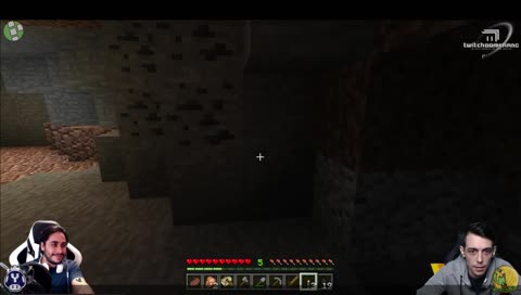 pipistrello! uccidiamolo con un pollo!