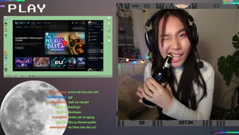 Strong teeths (Opening bear with her teeths)