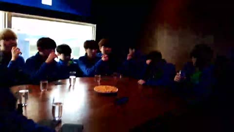 Vancouver Titans react to my "Runner" sweater.