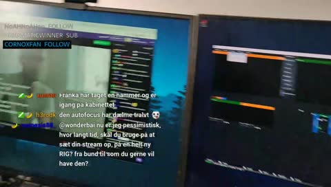 Franka arbejder på computeren