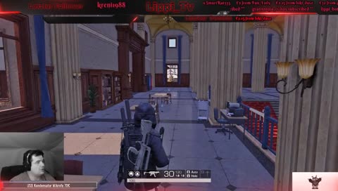 Lippi am Erschrecken xD schaut genau auf seinen Ober Körper