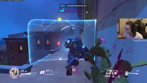 Он въезжает в стройку