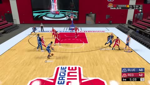 Setting a screen on himself 😂😂