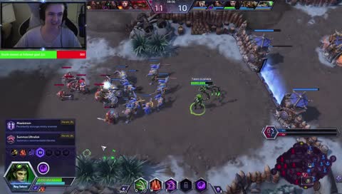 Alexstraza er alene her