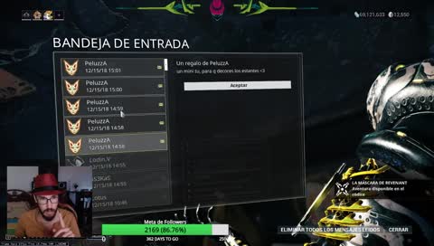 Reven abre regalos de peluzza