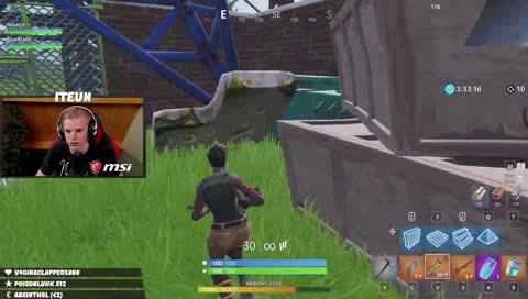 luuk 2e plek achter metalen dingen