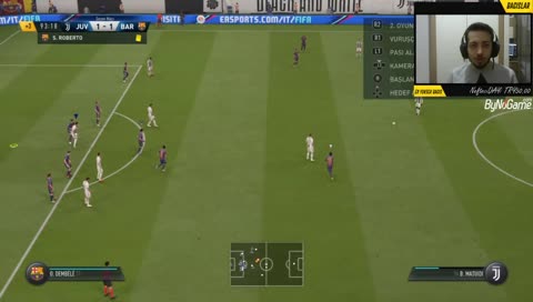 Sır gibi söylenmeyen son anda söylenilip pas verince frikikten pas verip çekip vurup son dakika golü