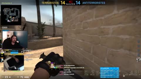 QUAND TU BOIS ET QUE TU REMARQUE UN TROU DANS LA PLAFOND
