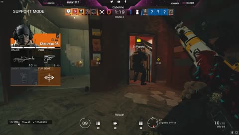 a la izquierda, a tu otra izquierda XDDDDDDDDDDDD