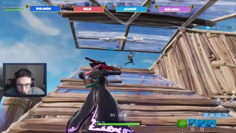 Il essaie irl d'imiter les degats du pompe