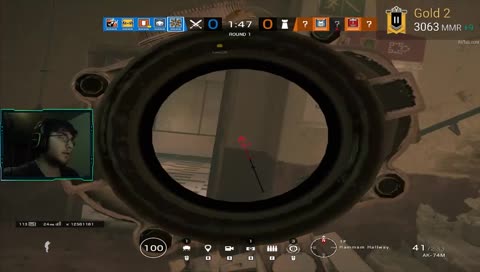 why u looking at the wall