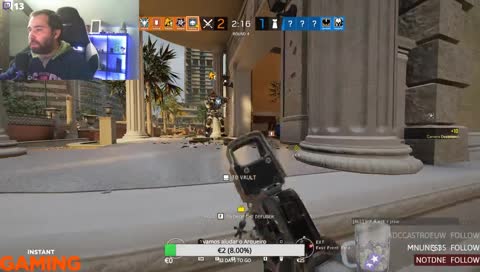 Quando não se gosta dos teammates, dá nisto.