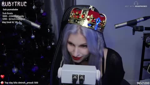 Ruby Hits Her Crown On Mic ( headphone warning )