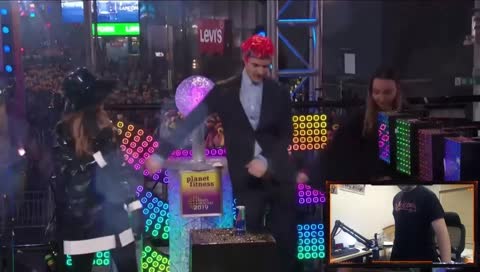 Snipercat Doing the Floss With Ninja