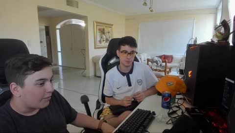 TENGO UNA TOALLA PUTO