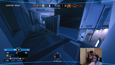 Andre gets flashed
