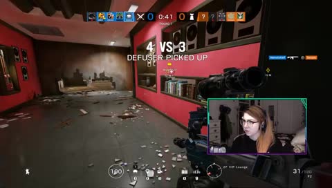 PRO FORM: Quick squat with the shot.