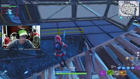 buen escopetazo al poste