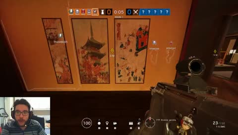 Sbirro dalla finestra