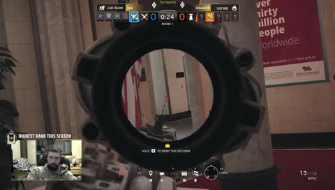 Аре пръста ме заболя, на вратата е