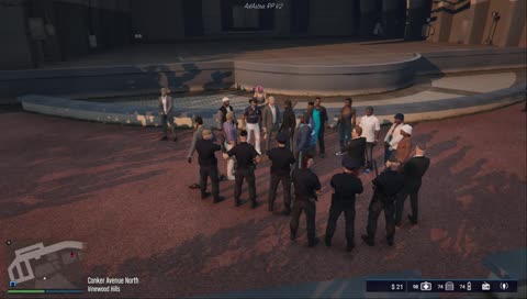 ya une pelouse rose sans pression a coter du gouverneur 