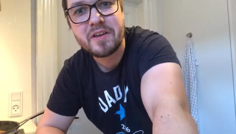 Miss Emitzu is sneaky