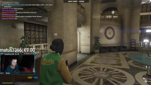 Aspoň, že si ho neviděl přes zeď :)))