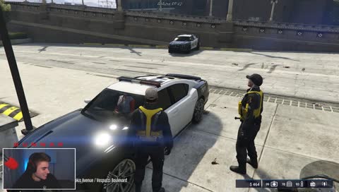 Le mégaphone "JEAN KEV VA EN PATROUILLE"