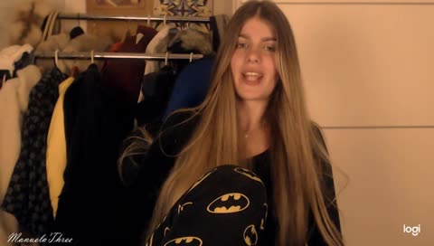 Manuela teaches chat a Bosnian folk song