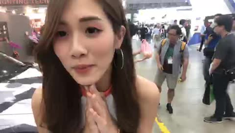 AMY裝可愛