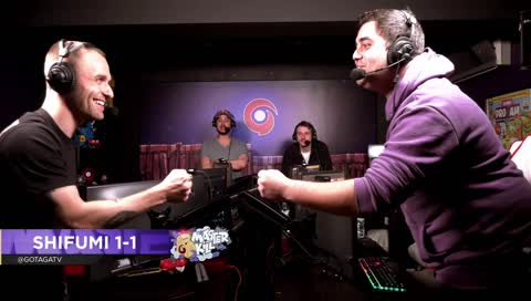 Et mais c’est mon casque + pet de squeezie 