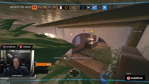 DETRAS DE LA MESAAAAA