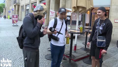 Adam küsst Adlersson mit Zunge!