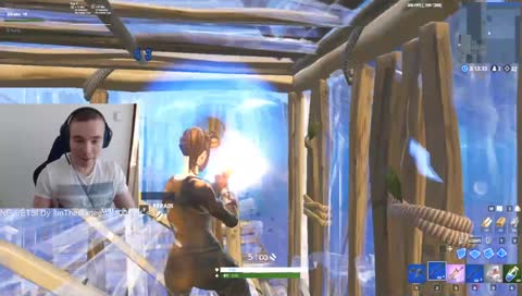 opička nedostala banán :D 