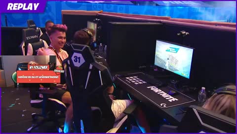 SE HAM I BAGGRUNDENS SKO