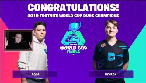 Maciek pokazuje długość swojej knagi