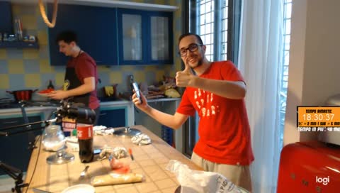 la cucina in fiamme