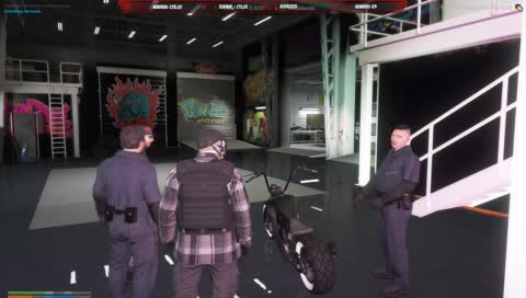 Aina keksimässä syytteitä