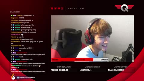 han bræket sit tastatur